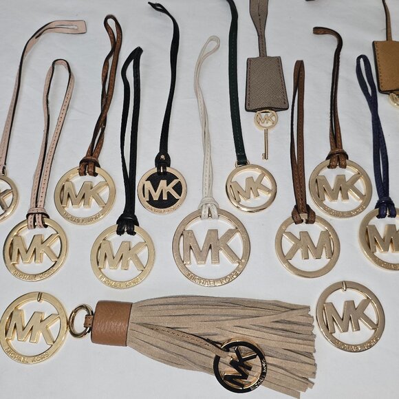 MICHAEL KORS MK Lot Of 19 Leather Handbag Charms Medallions Fobs Purse Hang Tags - Picture 1 of 3